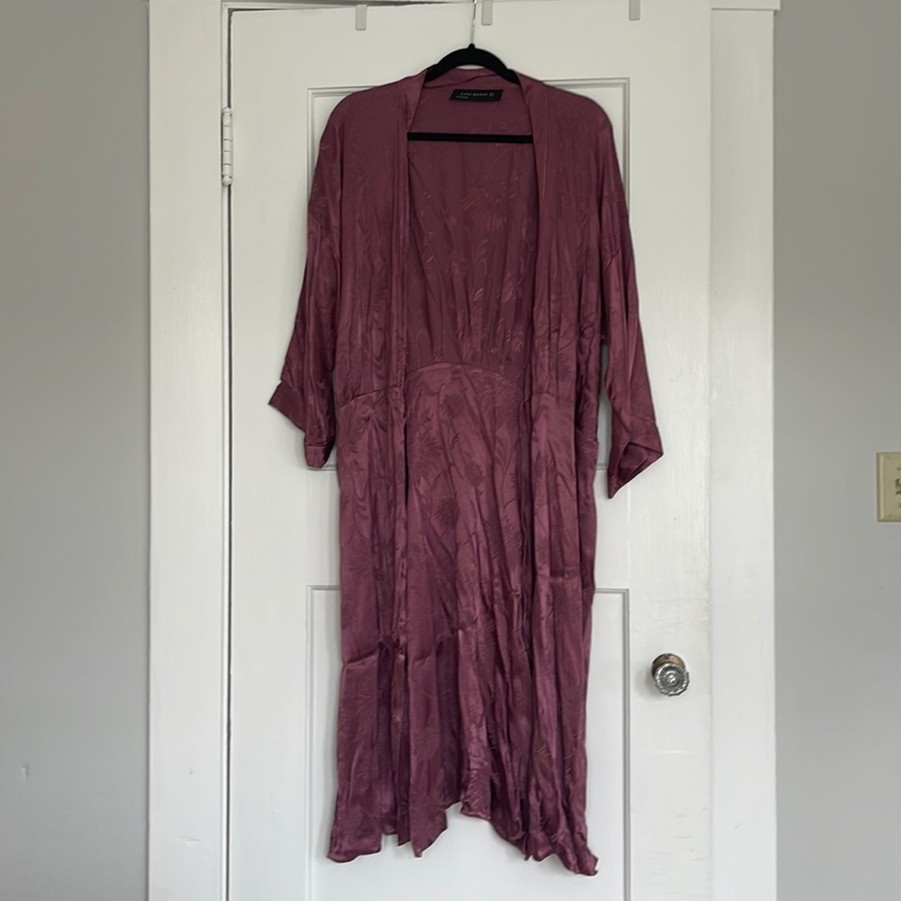Beautiful 100 percent viscose purple flower embroidered kimono with tie string.